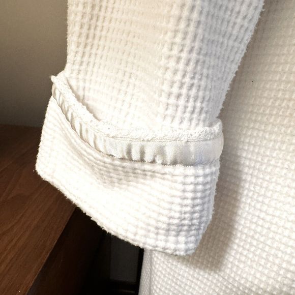 Miss Elaine VTG Robe Wms Sz L White Waffle Knit w/Embroidered Collar Front Zip - Picture 6 of 11